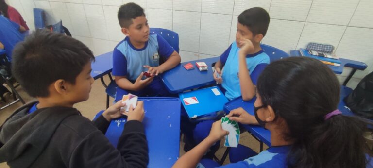 Estudante usam jogo de cartas UNO para facilitar aprendizado da matemática  em Itacoatiara – Blog do Hiel Levy